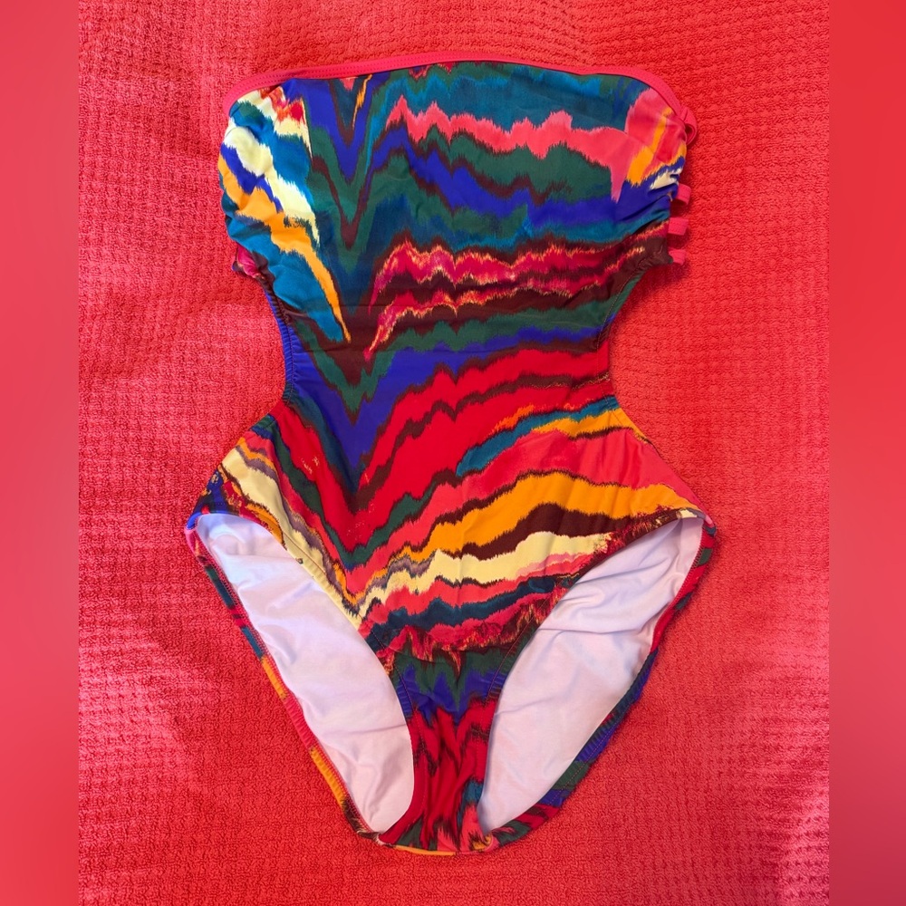 VENUS Colorful Strapless Swimwear - Picture 2 of 6